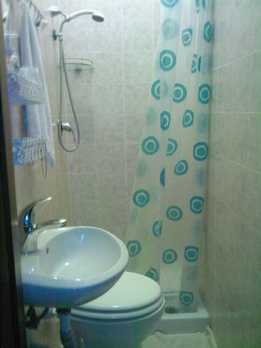 Roma Prince Inn Accommodation Екстериор снимка